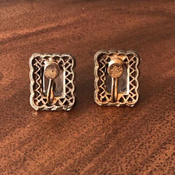 Vintage blue ice emerald-cut earrings set in rustic silver filigree - Picture 4 of 9